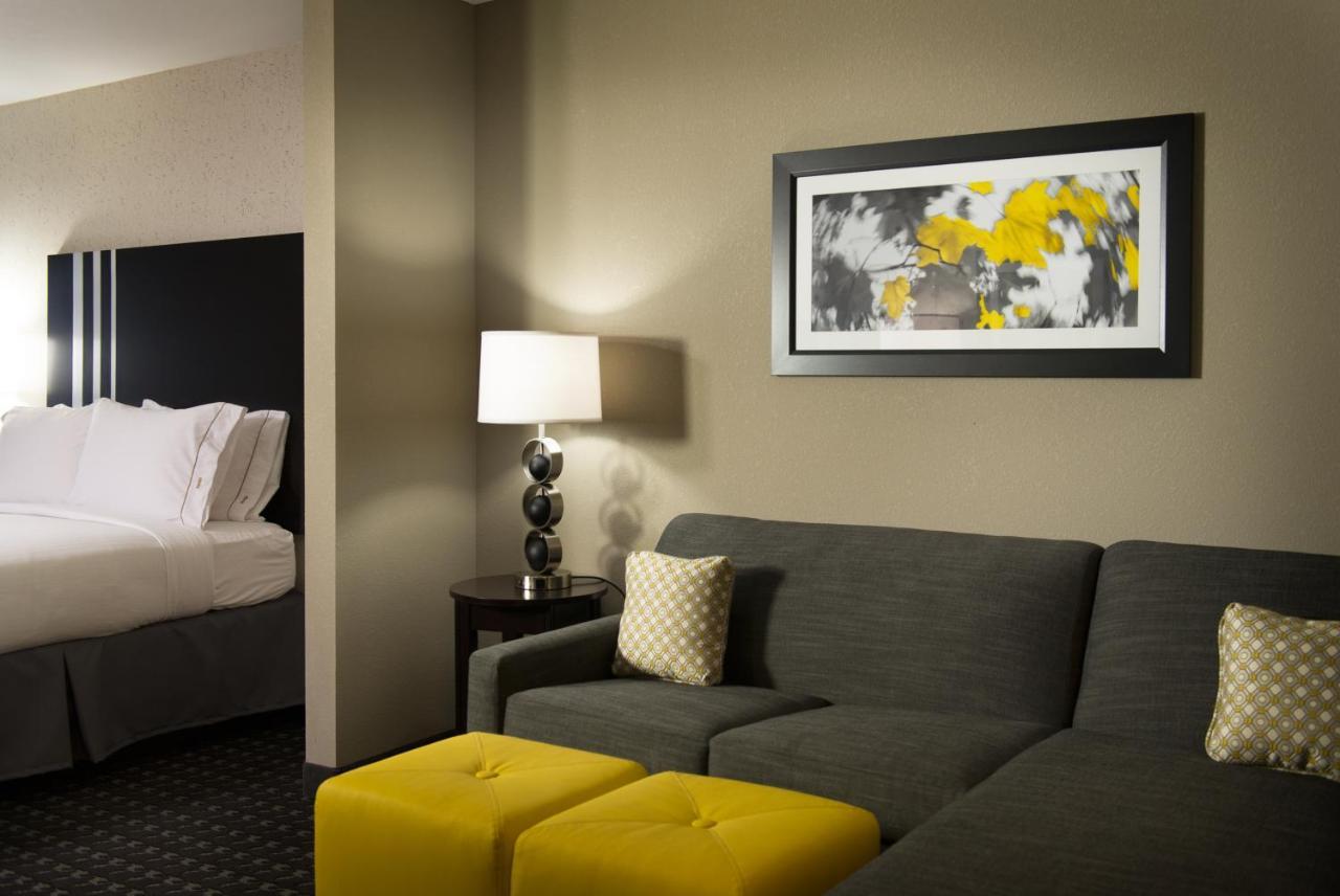 Holiday Inn Express And Suites Madison Central By Ihg Buitenkant foto