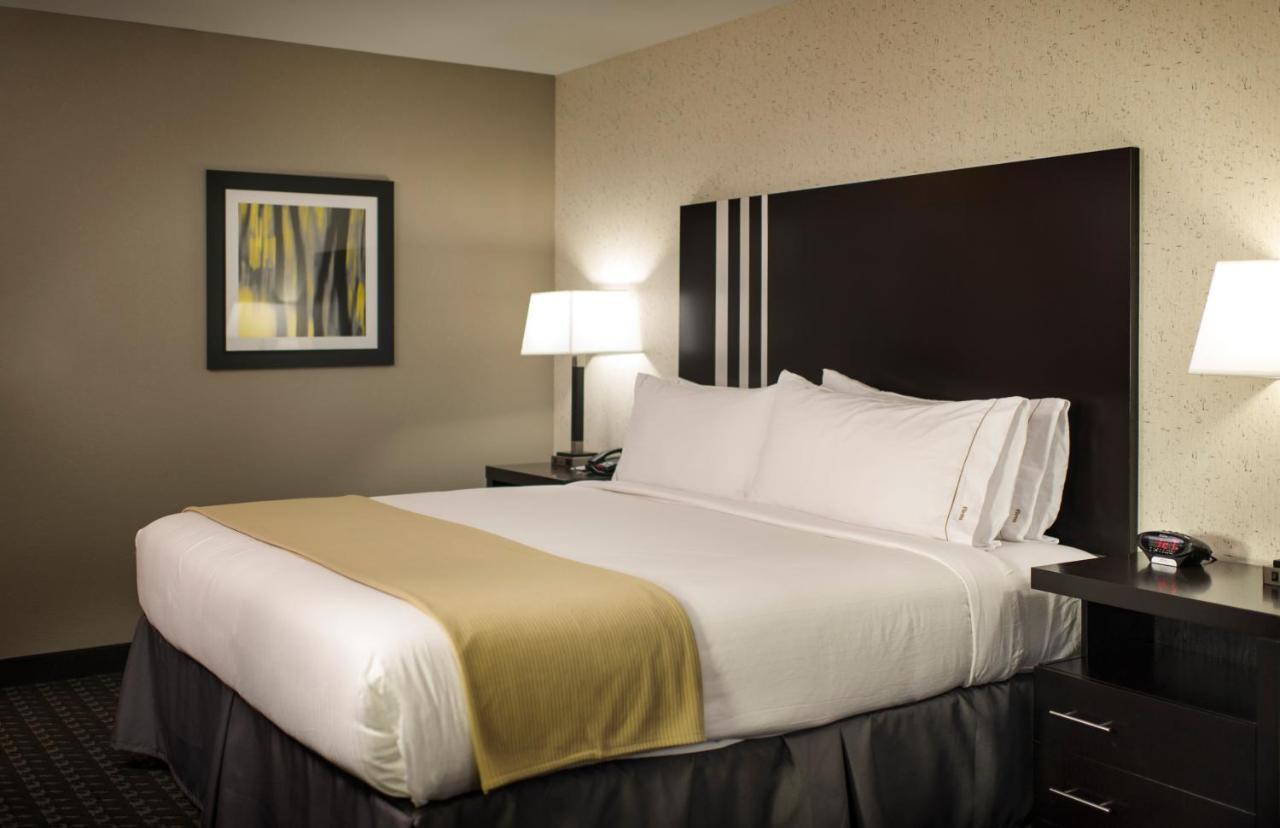 Holiday Inn Express And Suites Madison Central By Ihg Buitenkant foto