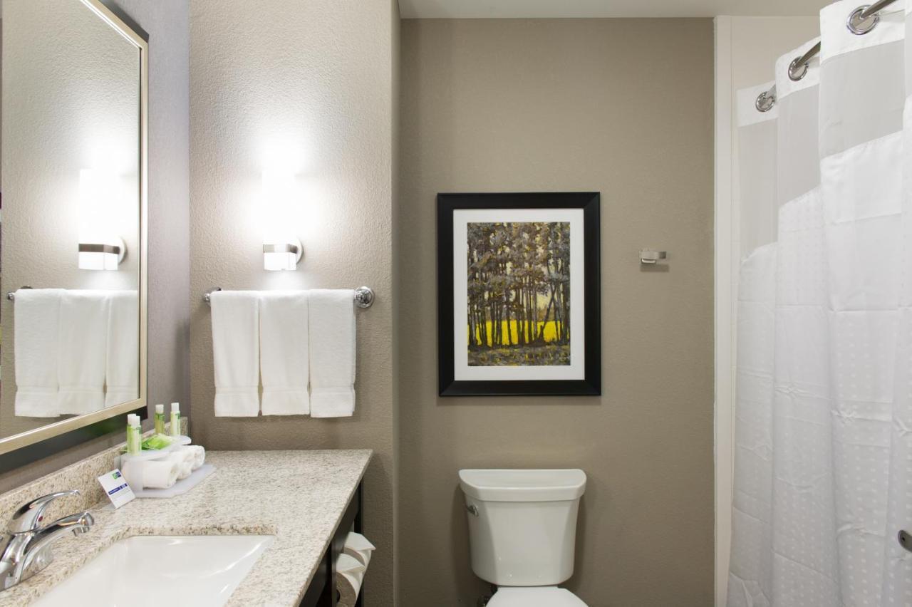 Holiday Inn Express And Suites Madison Central By Ihg Buitenkant foto