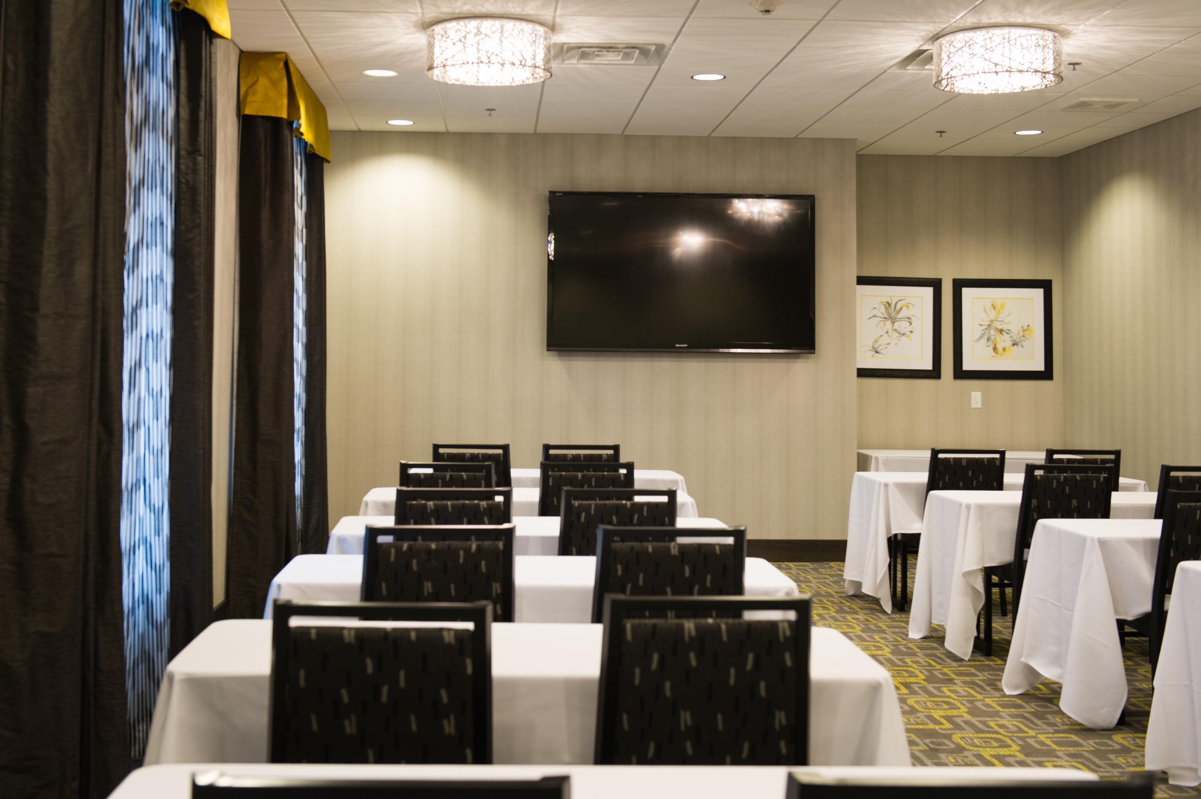 Holiday Inn Express And Suites Madison Central By Ihg Buitenkant foto