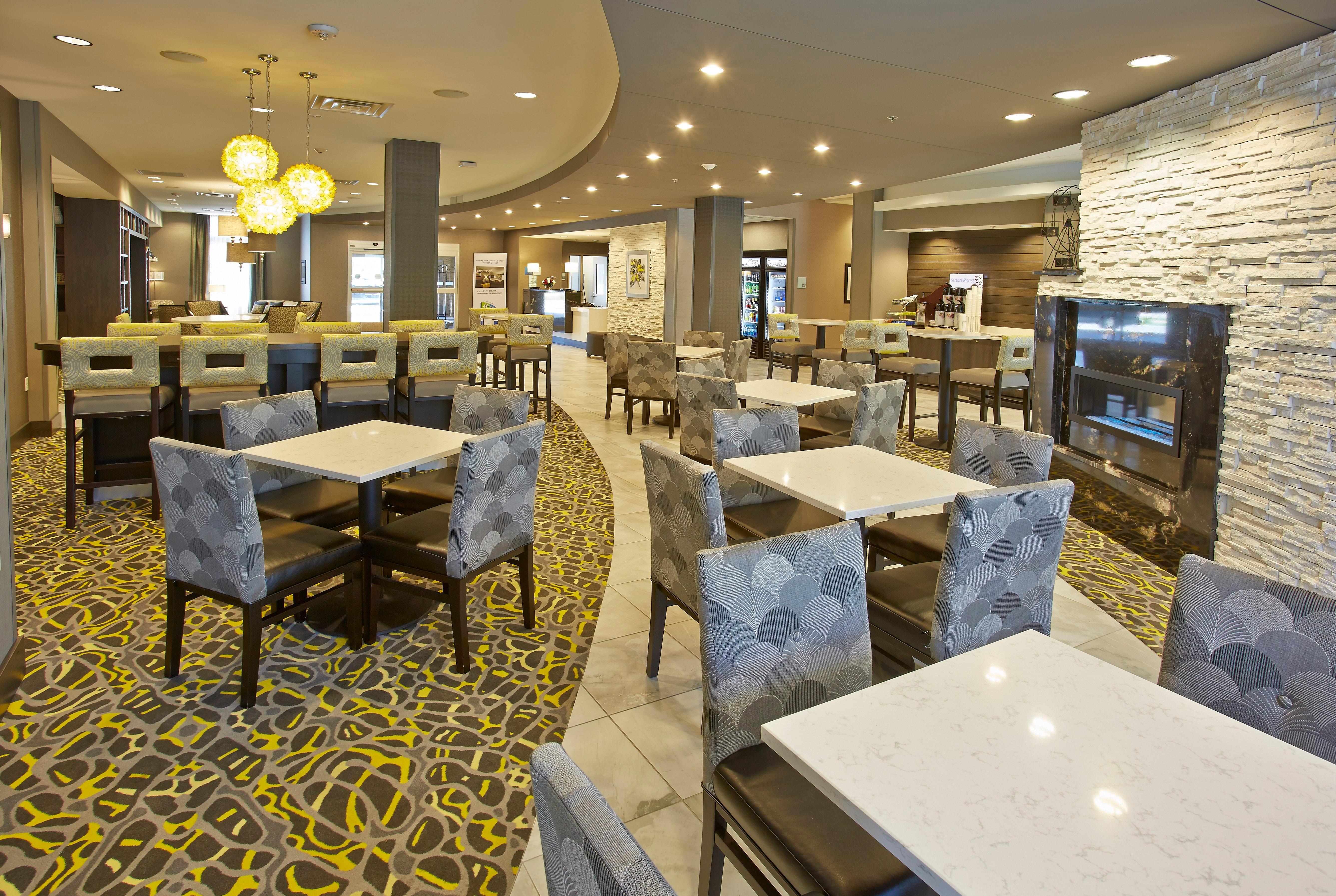 Holiday Inn Express And Suites Madison Central By Ihg Buitenkant foto