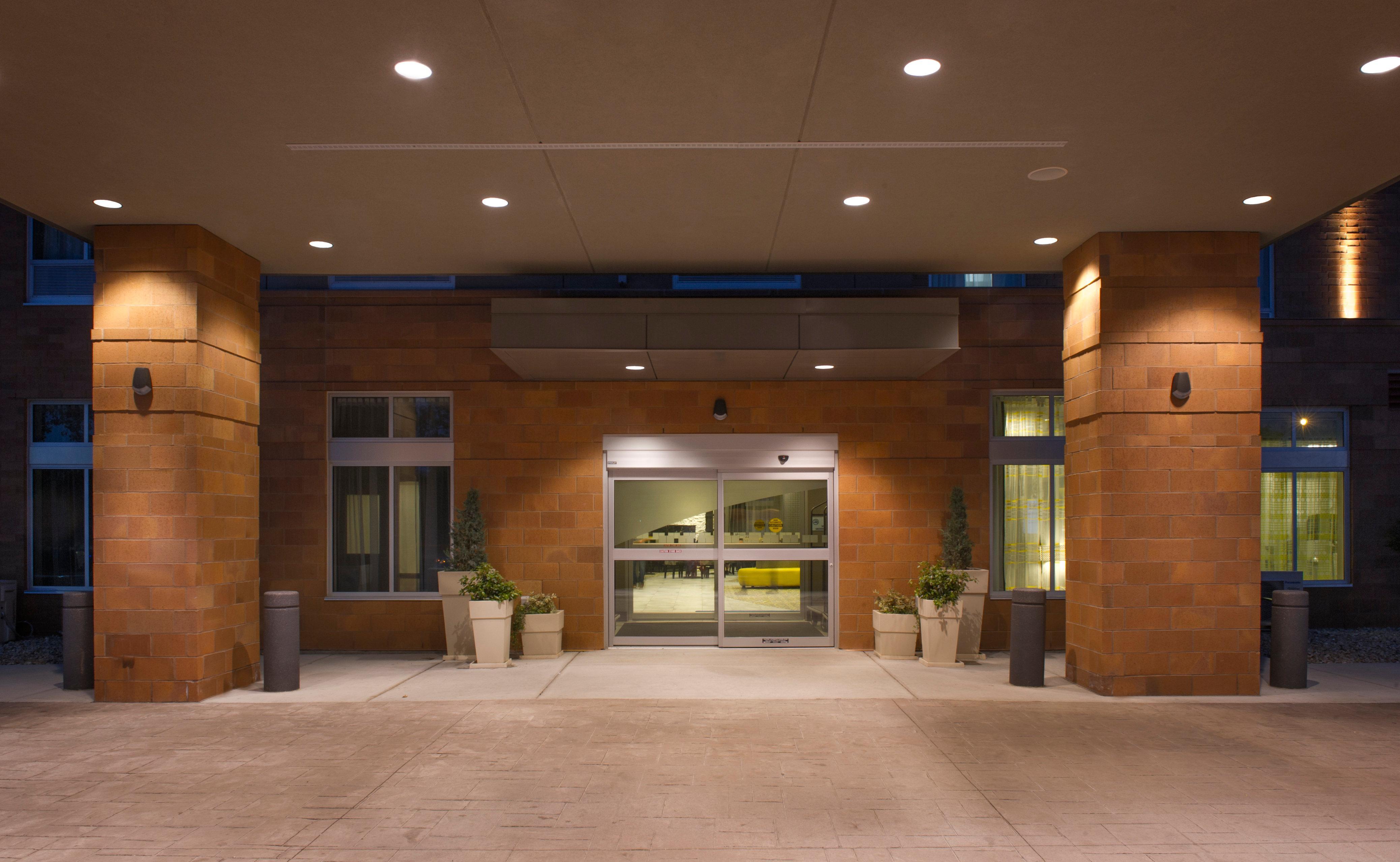 Holiday Inn Express And Suites Madison Central By Ihg Buitenkant foto